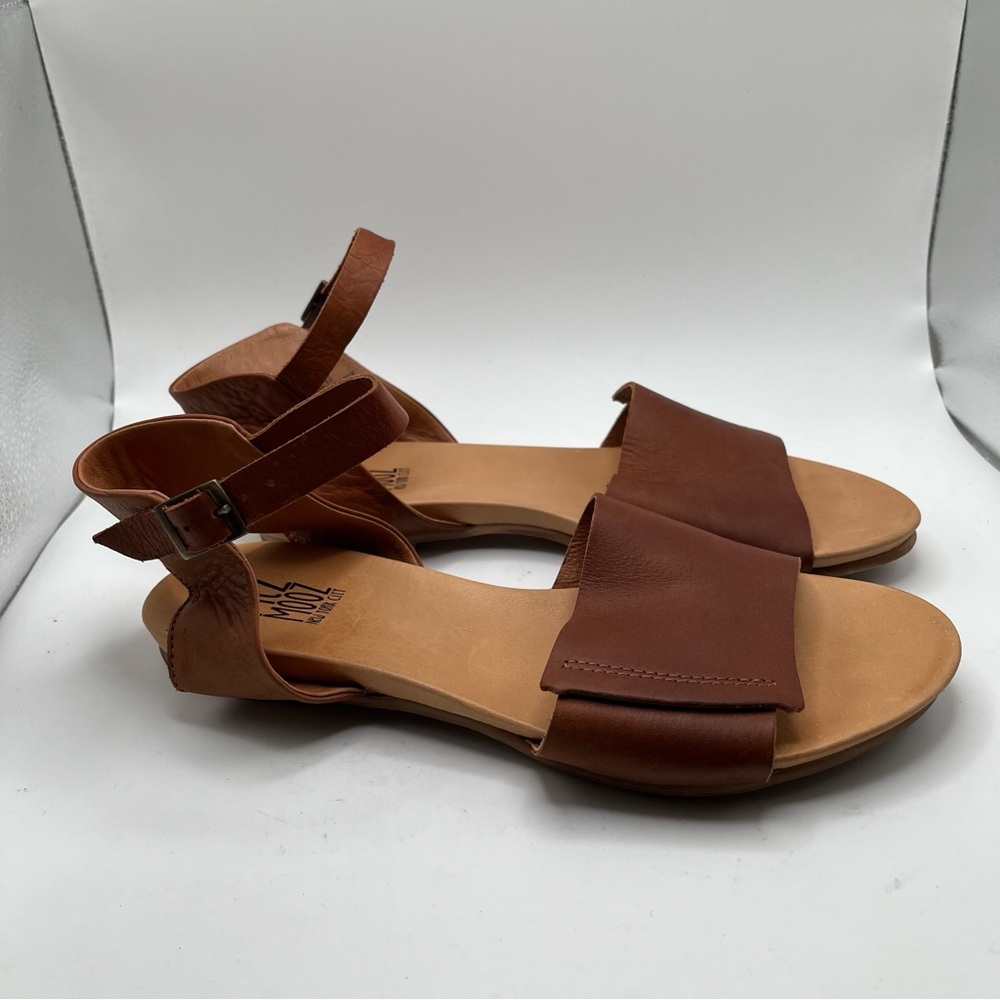 EUC Miz Mooz Antony Brown Leather Flat Comfort Sandal Size 8